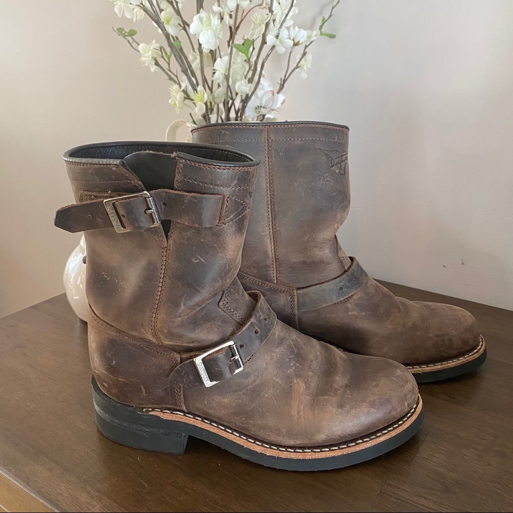 Custom-made leather Dayton boots